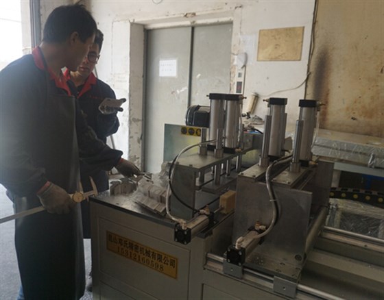 鋁工業型材鋸切機 鋁工業型材鋸切機