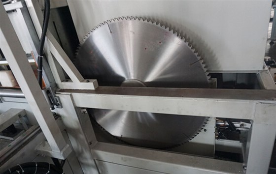 看切鋁設備切割精度 看切鋁設備切割精度