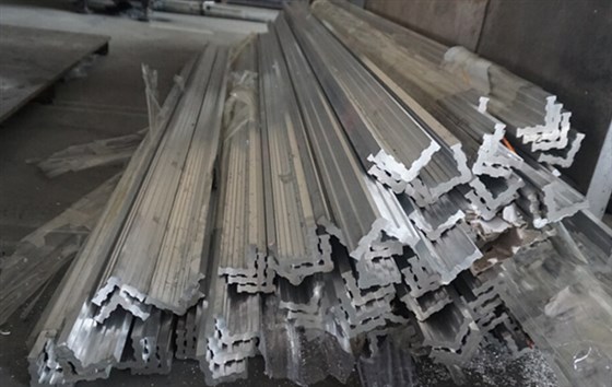 全自動鋁合金切割機尾料都哪里去了? 全自動鋁合金切割機尾料都哪里去了?