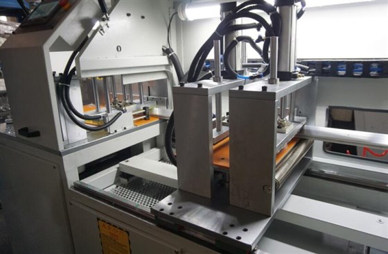 數(shù)控鋁材切割鋸床送料裝置 數(shù)控鋁材切割鋸床送料裝置