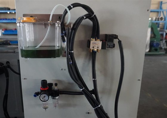 全自動(dòng)鋁材切割機(jī)微量潤(rùn)滑裝置 全自動(dòng)鋁材切割機(jī)微量潤(rùn)滑裝置