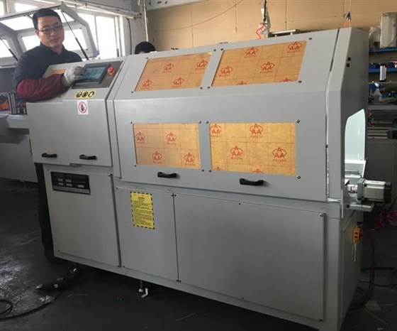 全封閉分離式精密鋸切機 全封閉分離式精密鋸切機