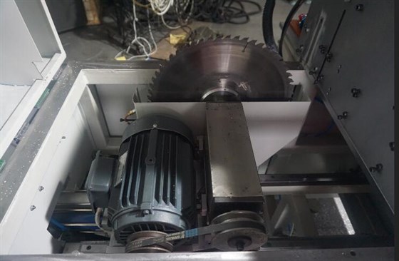 橫向進刀鋁切割機 橫向進刀鋁切割機