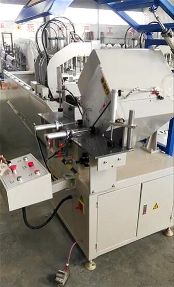 多功能切鋁機(jī) 多功能切鋁機(jī)