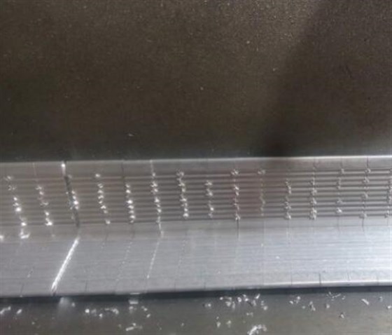 鋸切毛刺 鋸切毛刺